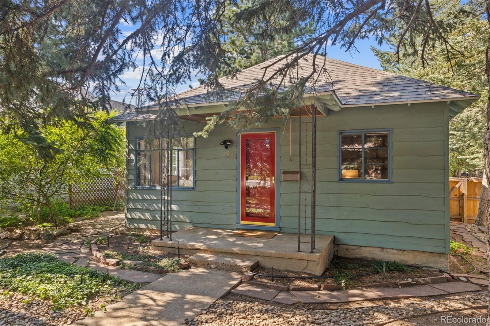 2231 Columbine Avenue