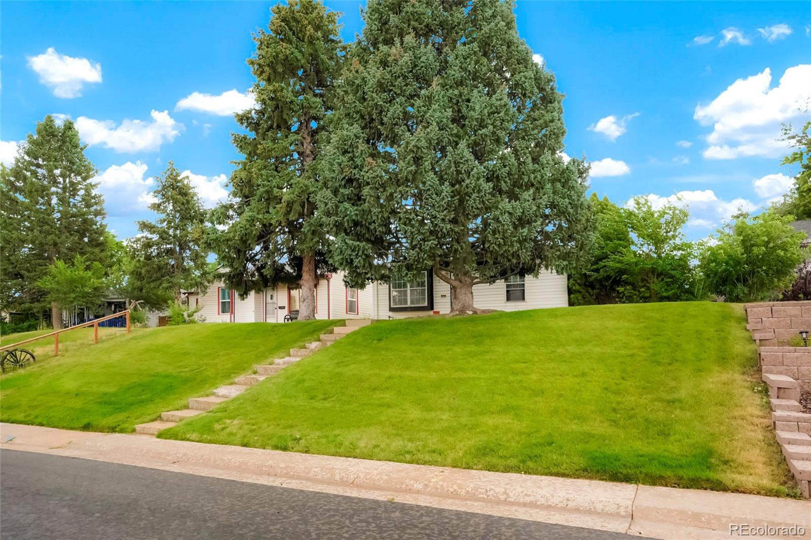 2732 W Archer Place
