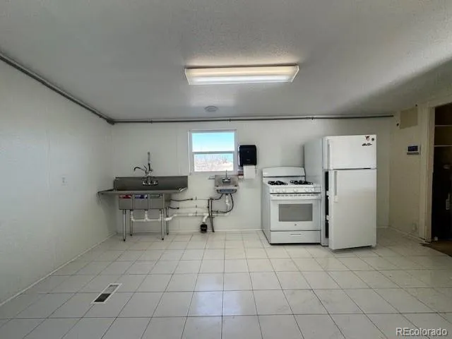 Penrose, Colorado 81240, United States, ,Commercial,Active,109696