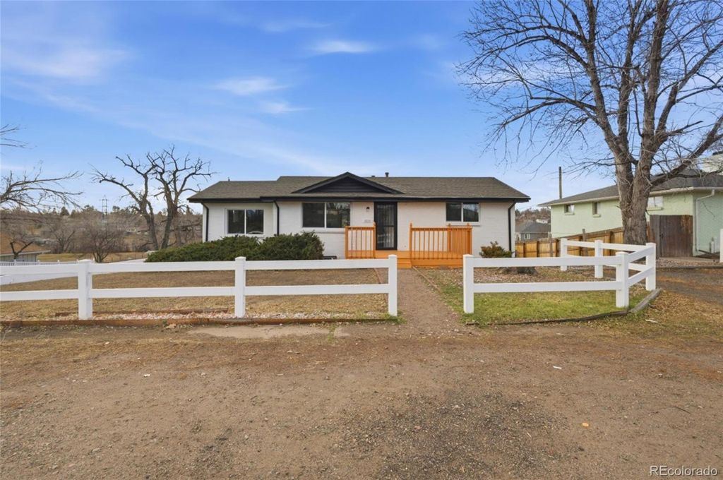 Photo of 6220 W Ohio Avenue, Lakewood, CO 80226 (MLS # 8456200)