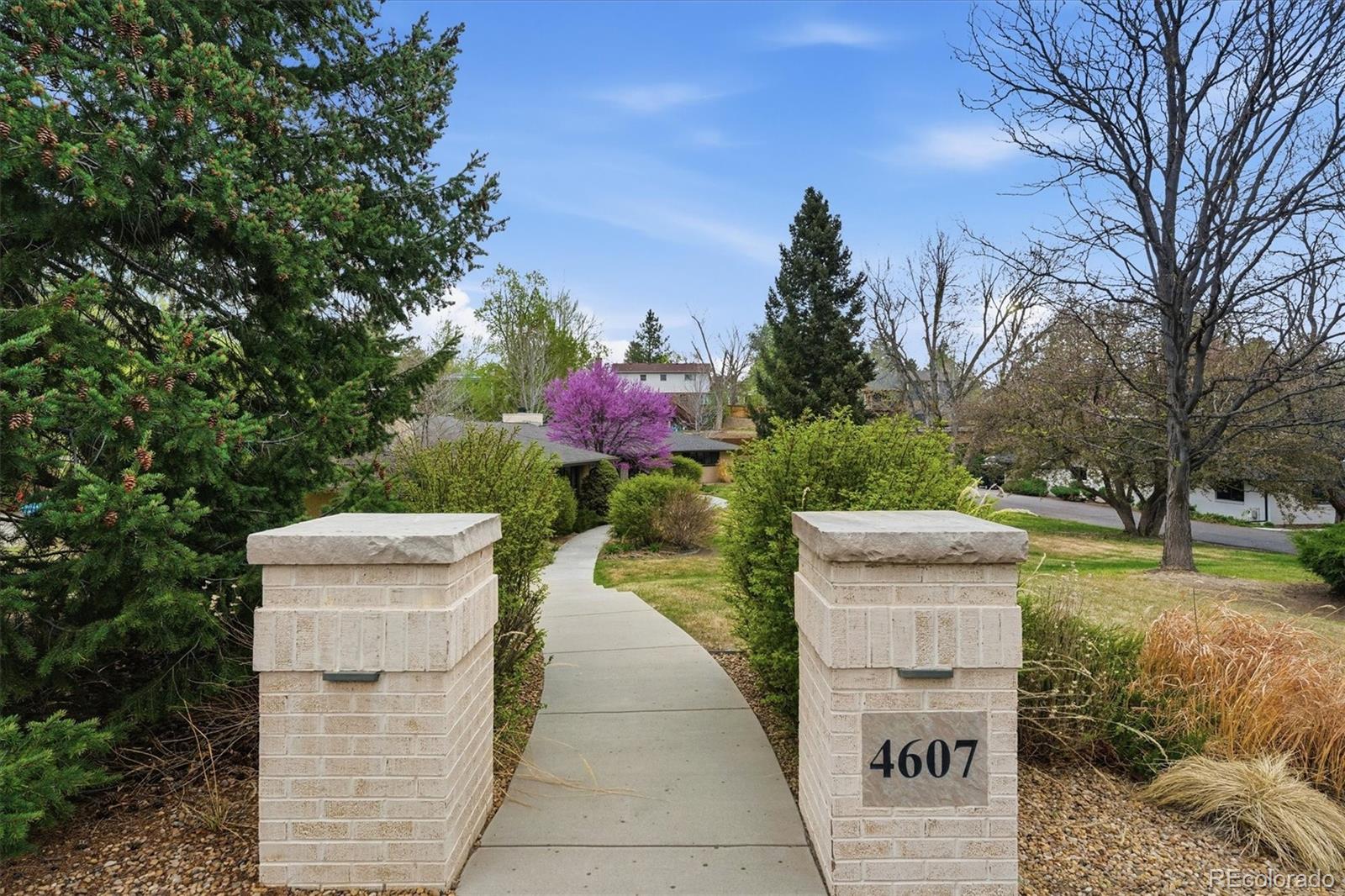 4607 W Wagon Trail Road