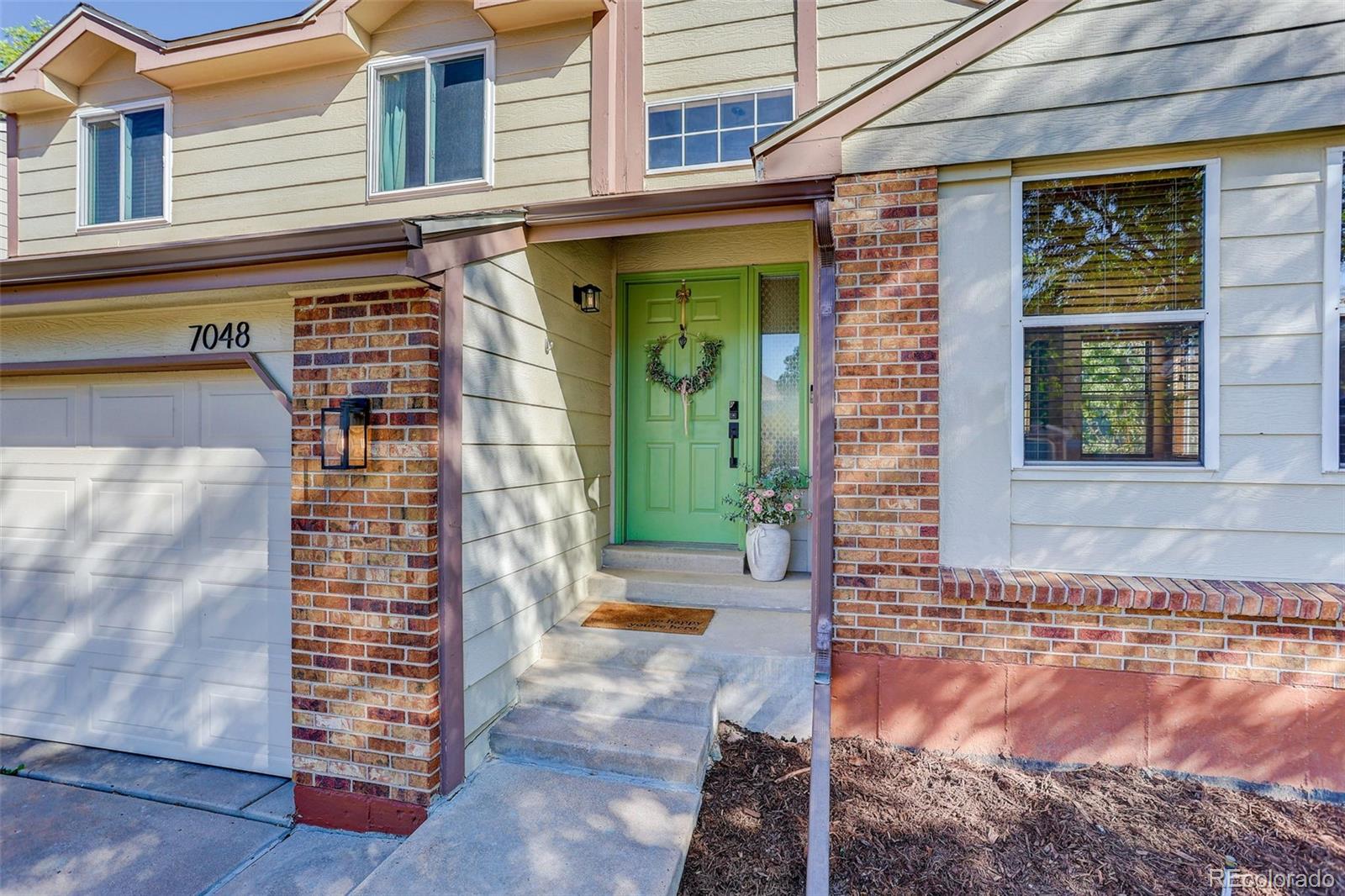 7048 S Flower Court