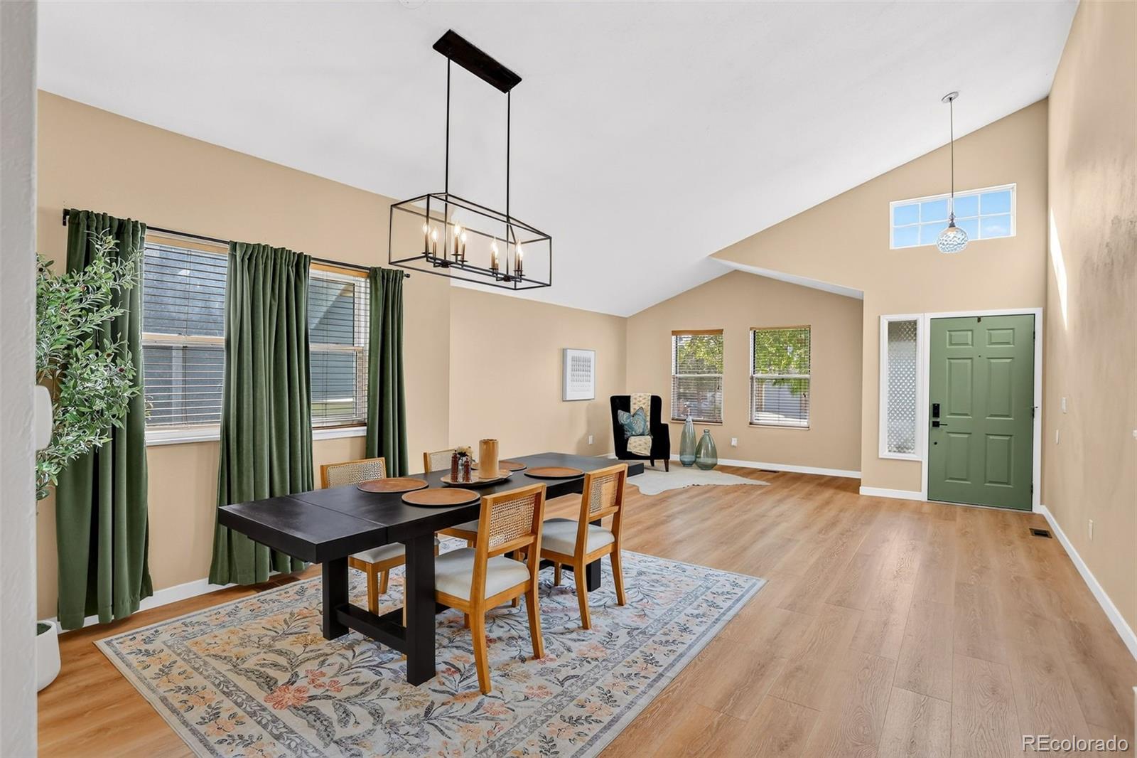 7048 S Flower Court