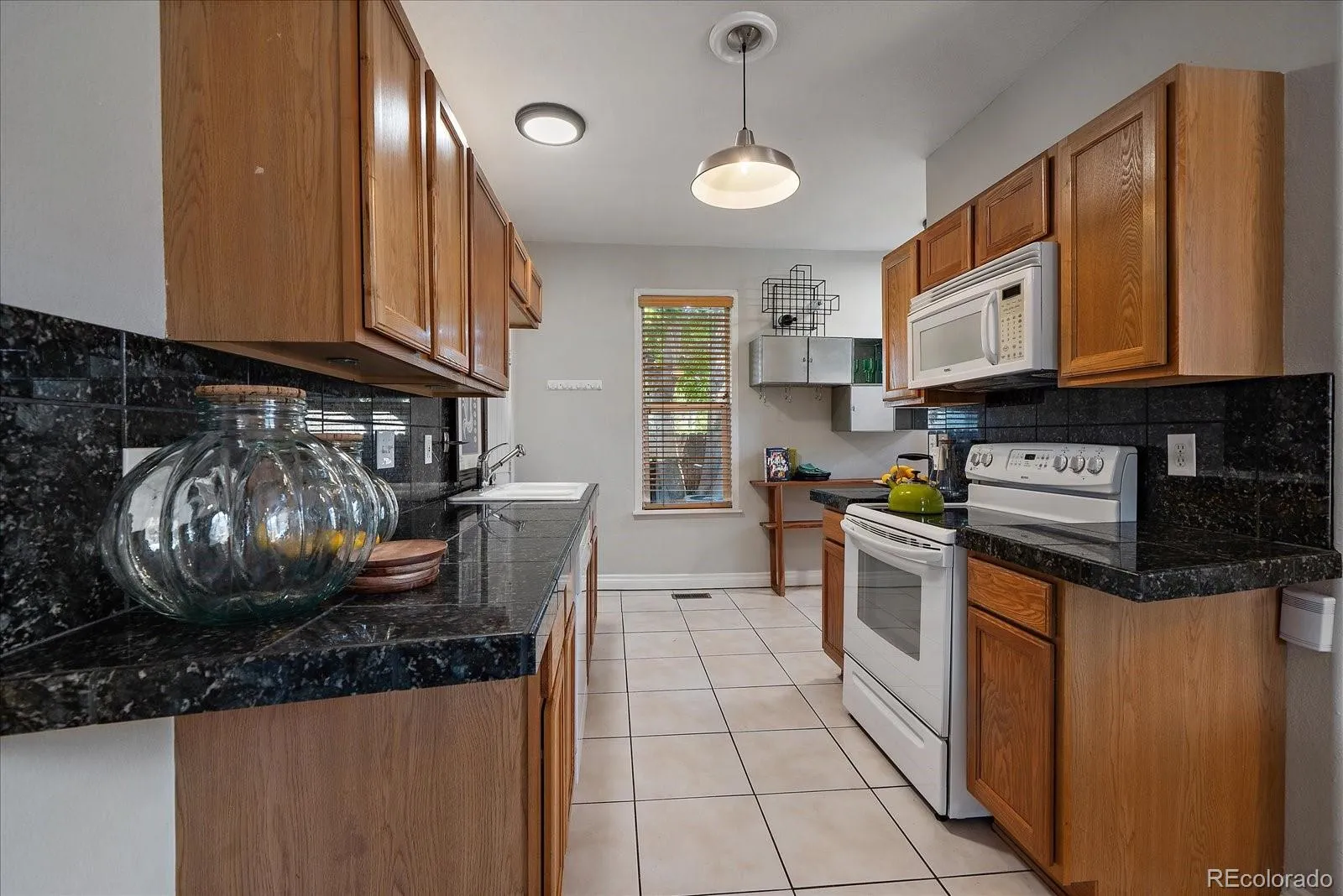 Denver, Colorado 80211, United States, 2 Bedrooms Bedrooms, ,1 BathroomBathrooms,Residential,Active,202839