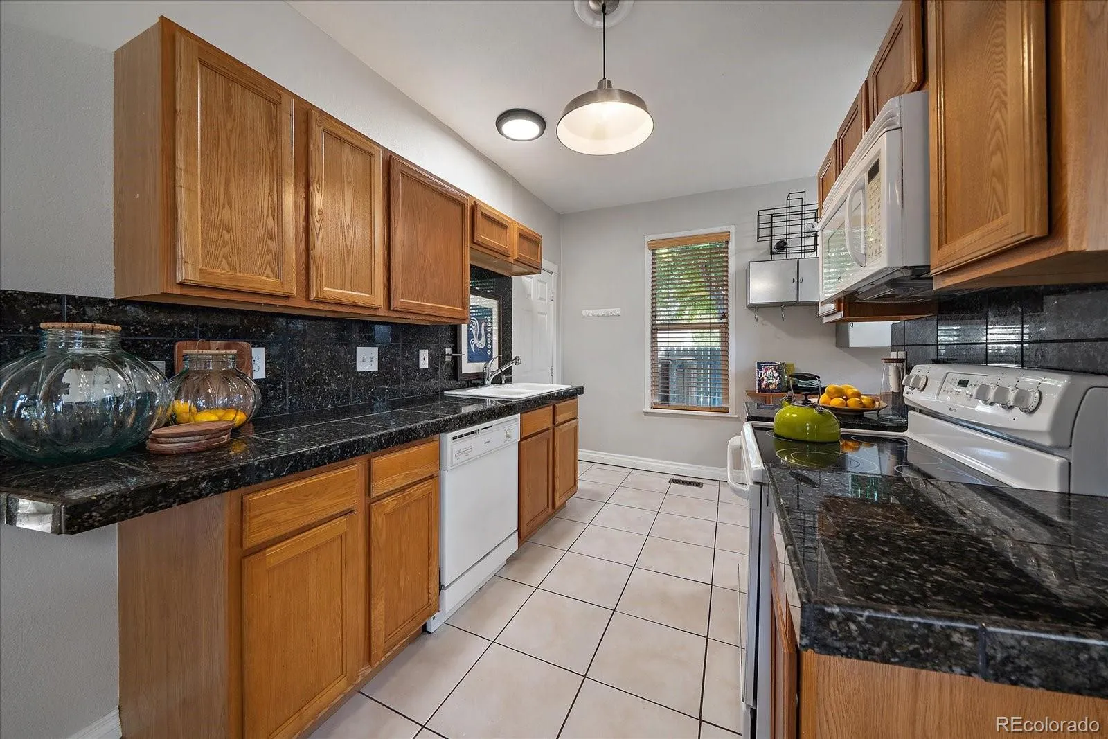 Denver, Colorado 80211, United States, 2 Bedrooms Bedrooms, ,1 BathroomBathrooms,Residential,Active,202839