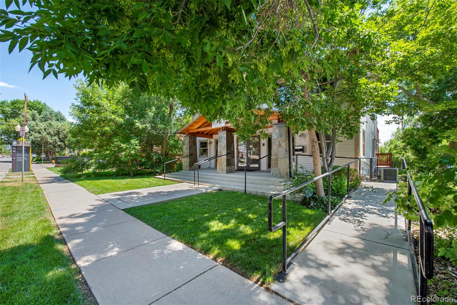 2616 W Alamo Avenue