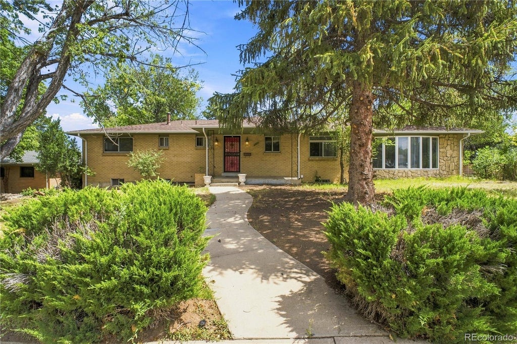 Photo of 6974 S Lakeview Street, Littleton, CO 80120 (MLS # 9430118)
