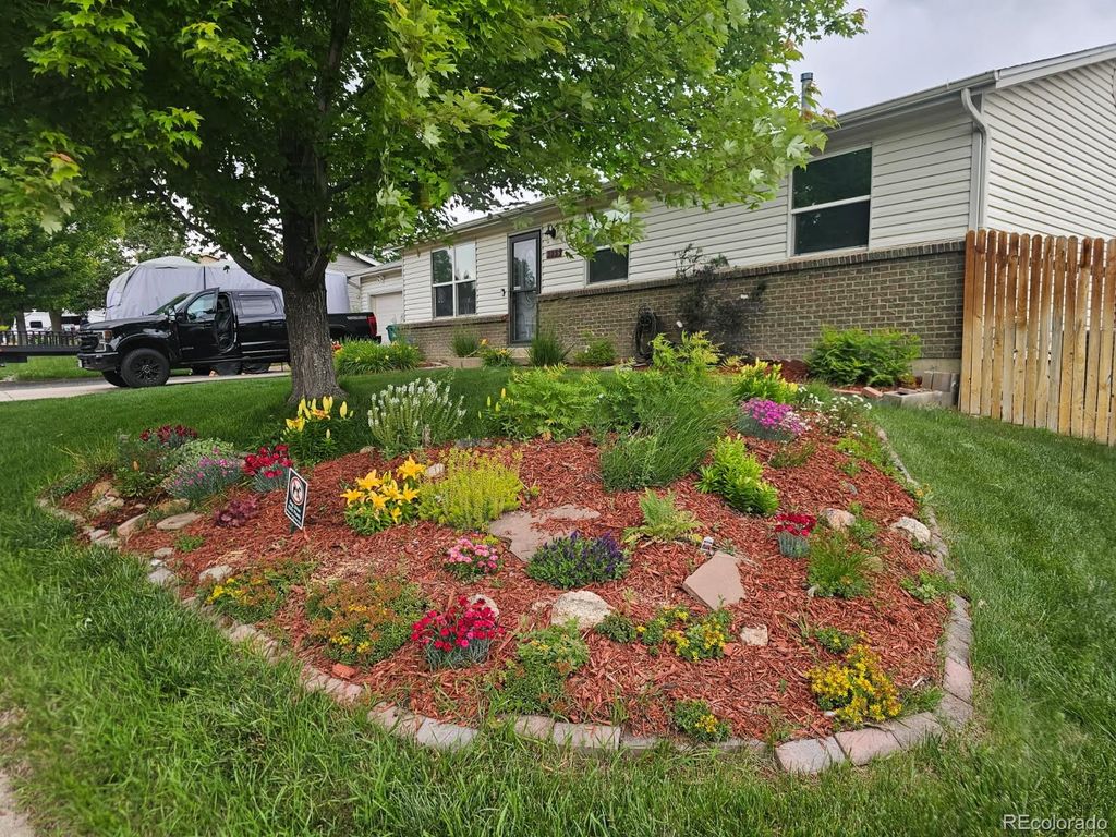 Photo of 8985 W Euclid Avenue, Littleton, CO 80123 (MLS # 8400983)