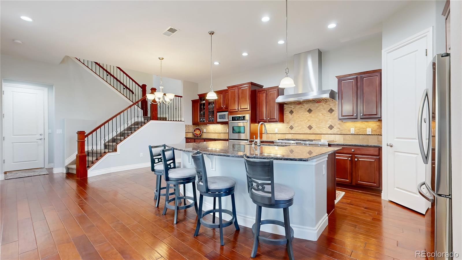 9198 Ridgegate Parkway