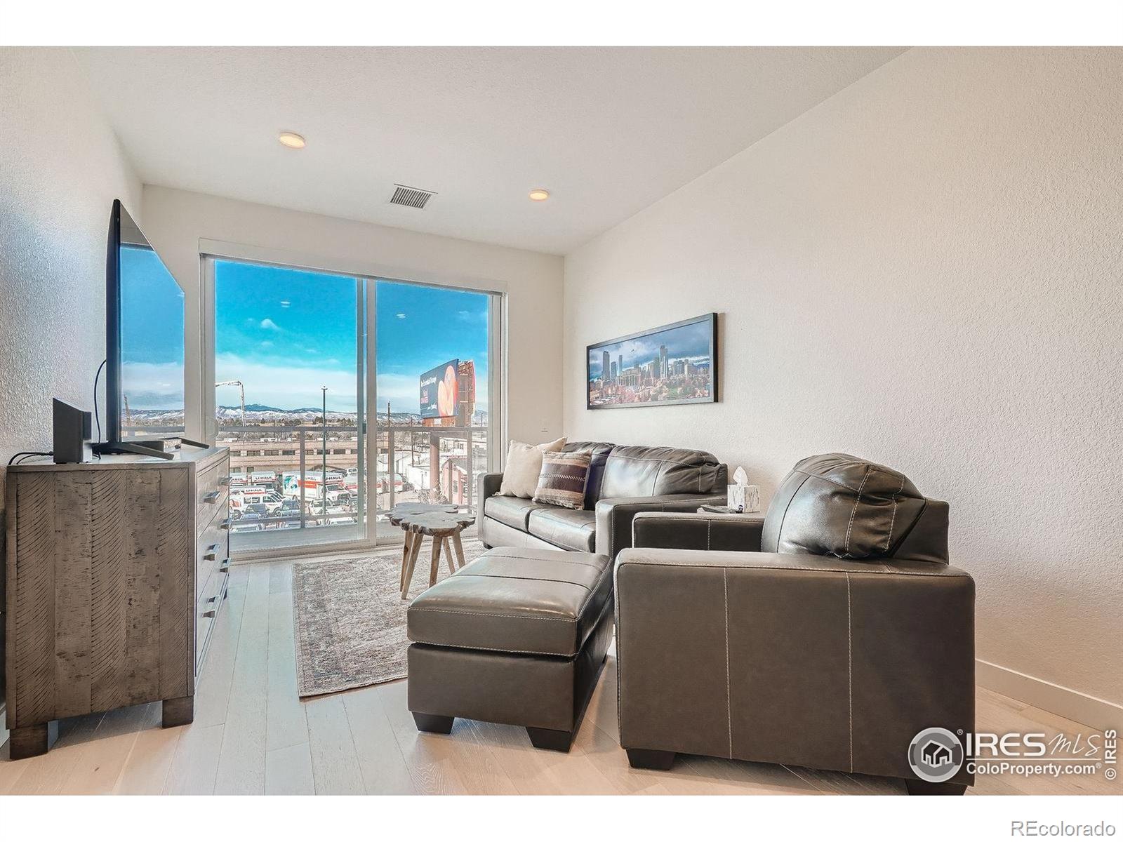 1616 S Broadway 304