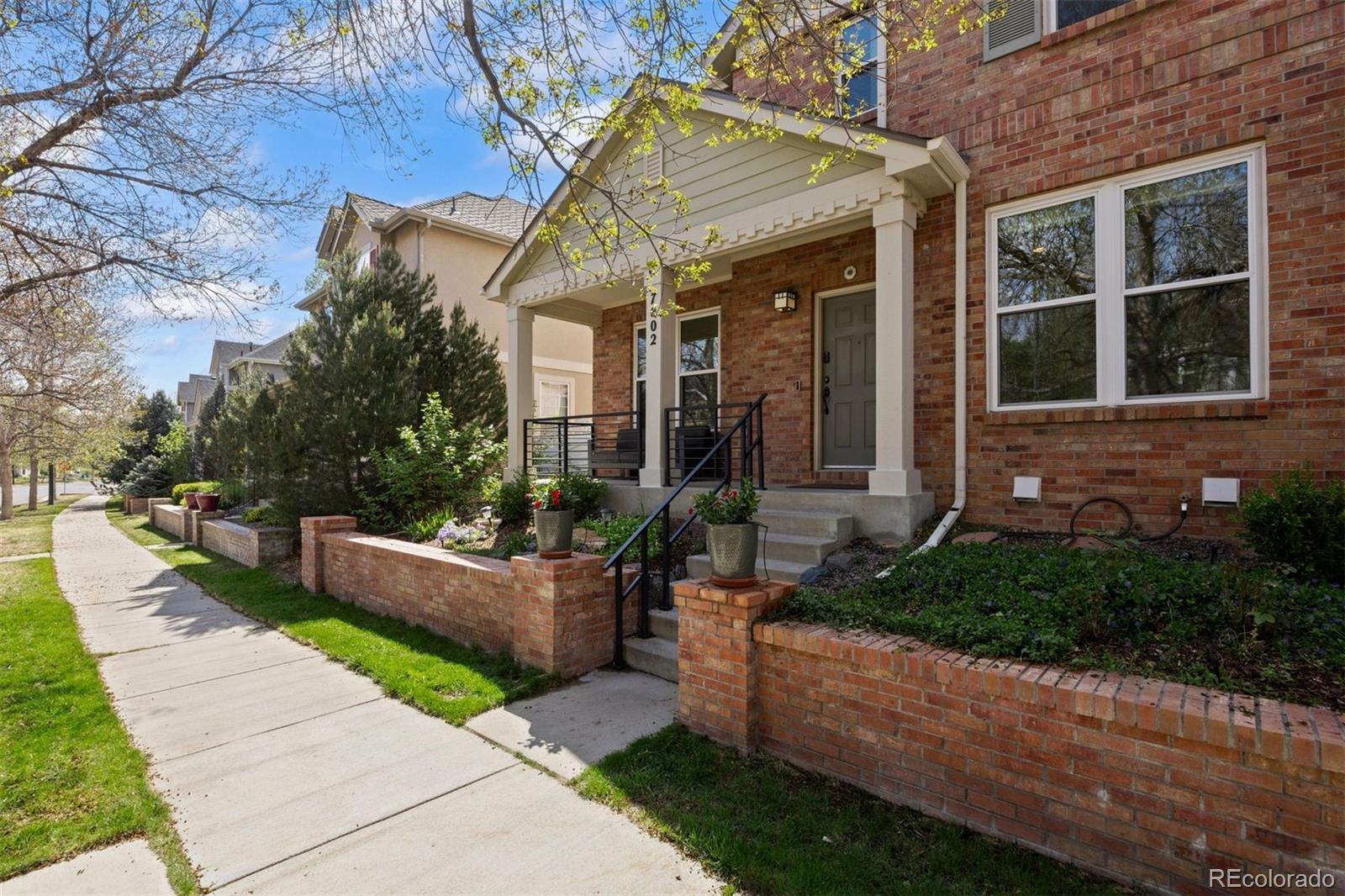 7602 E 8th Place