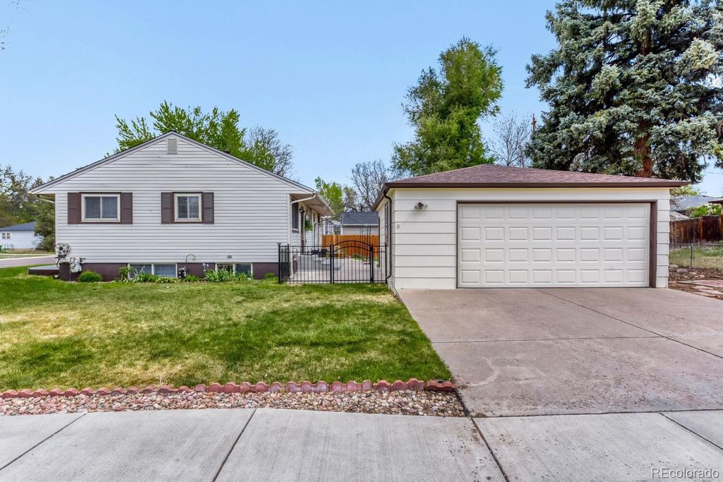 Photo of 5896 S Lakeview Street, Littleton, CO 80120 (MLS # 8200017)