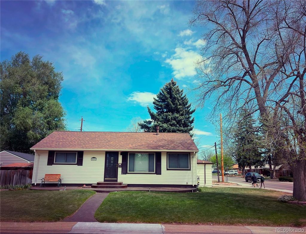 Photo of 5896 S Lakeview Street, Littleton, CO 80120 (MLS # 8200017)