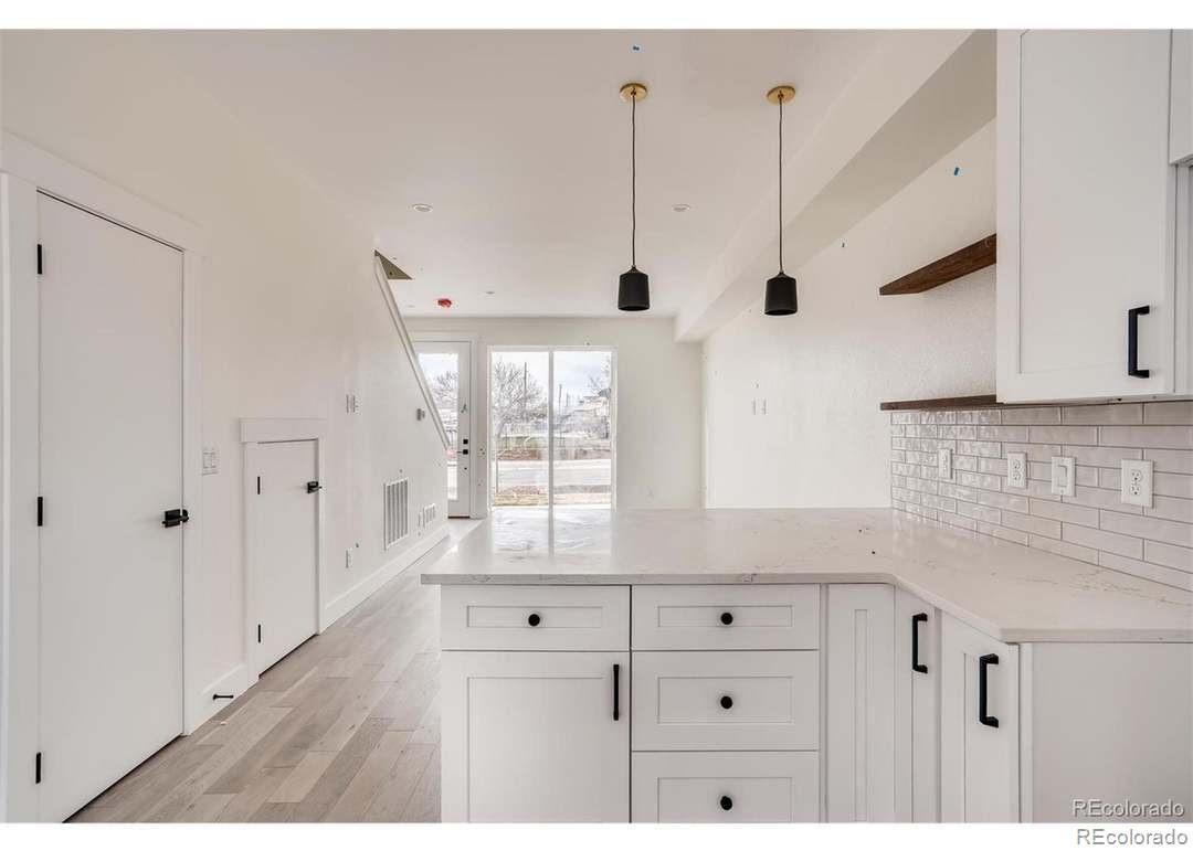 1917 W Elk Place 1