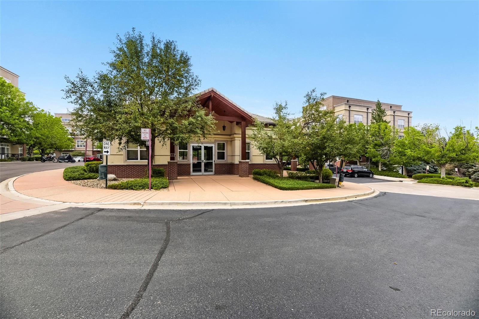 5677 S Park Place D105