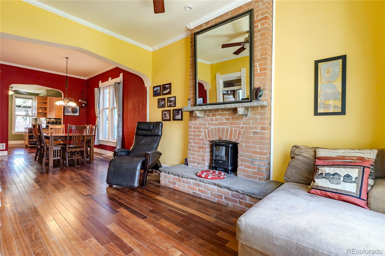 233 W 3rd Avenue