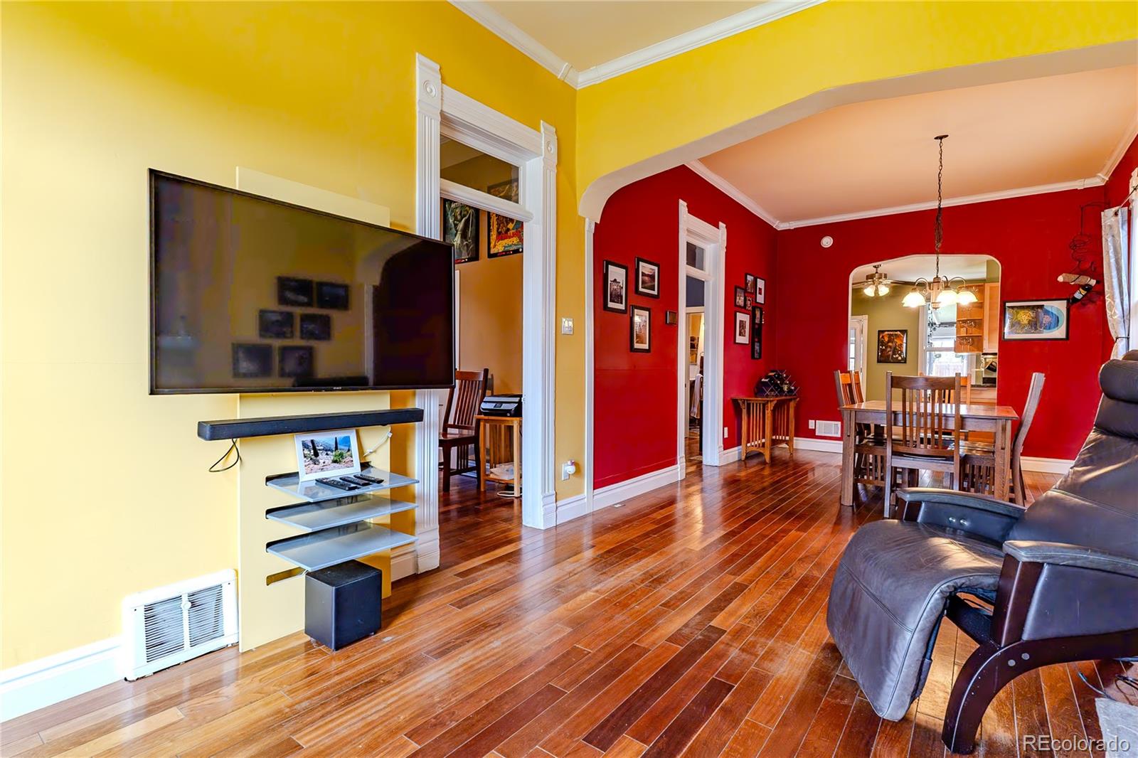 233 W 3rd Avenue