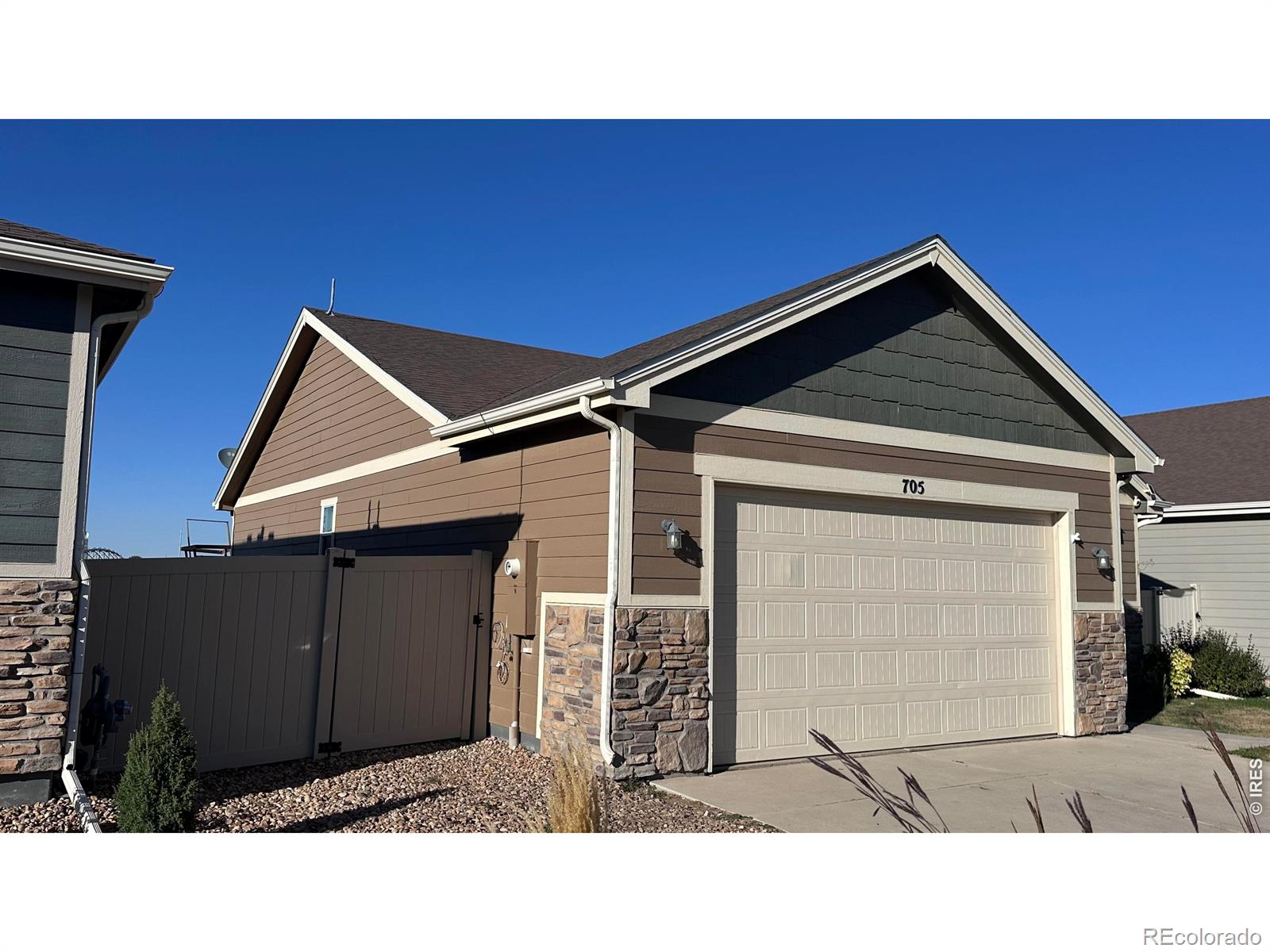 705 N Country Trail
