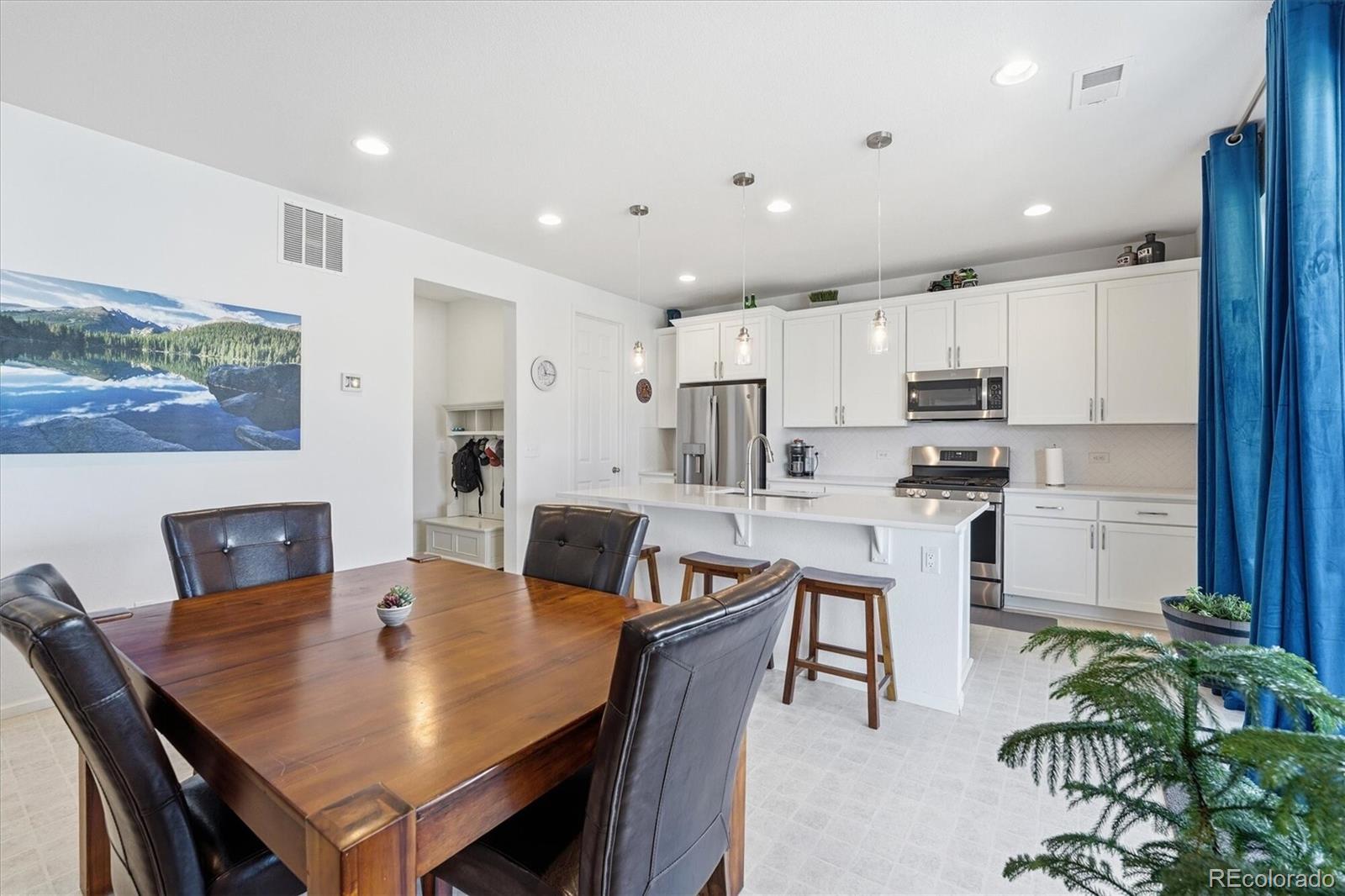 2595 Gray Wolf Place