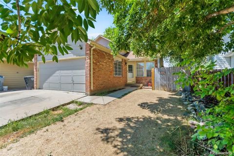 Photo of 247 Wadsworth Circle, Longmont, CO 80504 (MLS # 8189029)