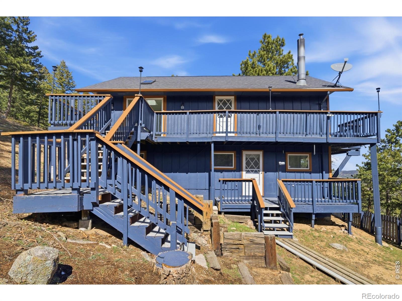Welcome to 910 Chute Rd in Golden!