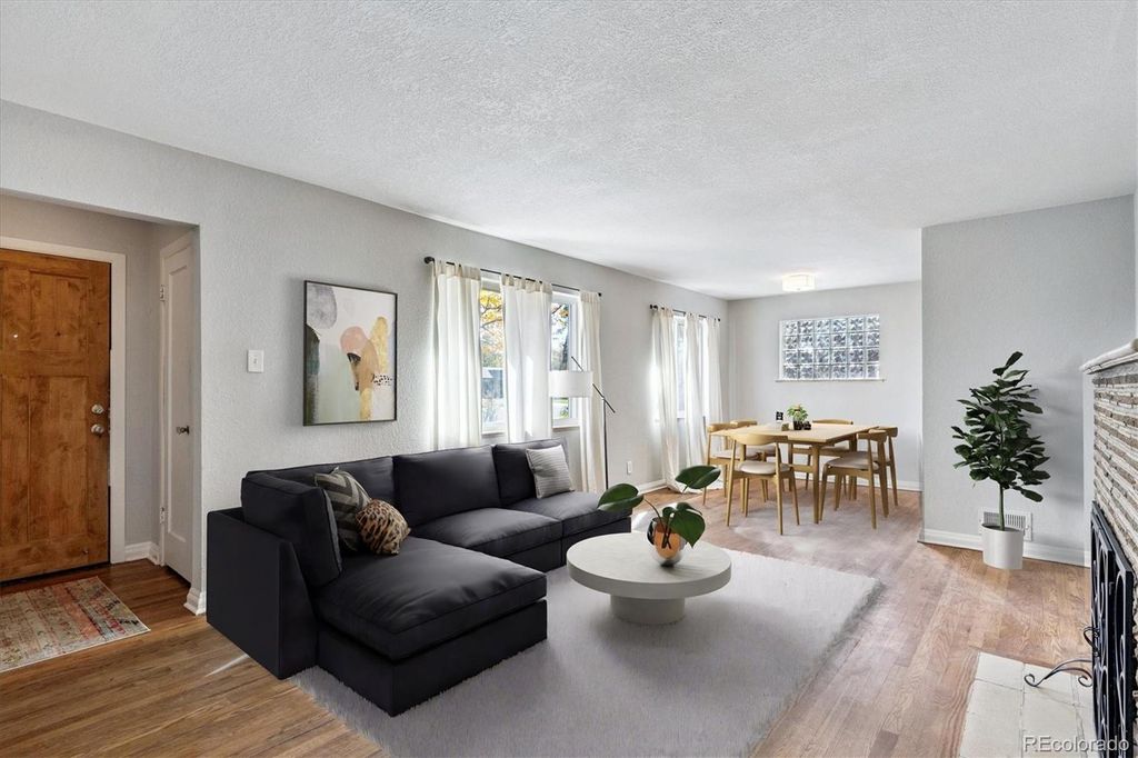 Photo of 2865 Oneida Street, Denver, CO 80207 (MLS # 2651715)