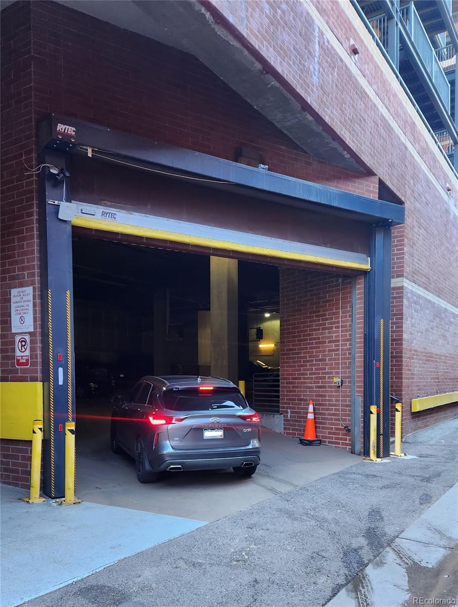 1499 Blake Street 16