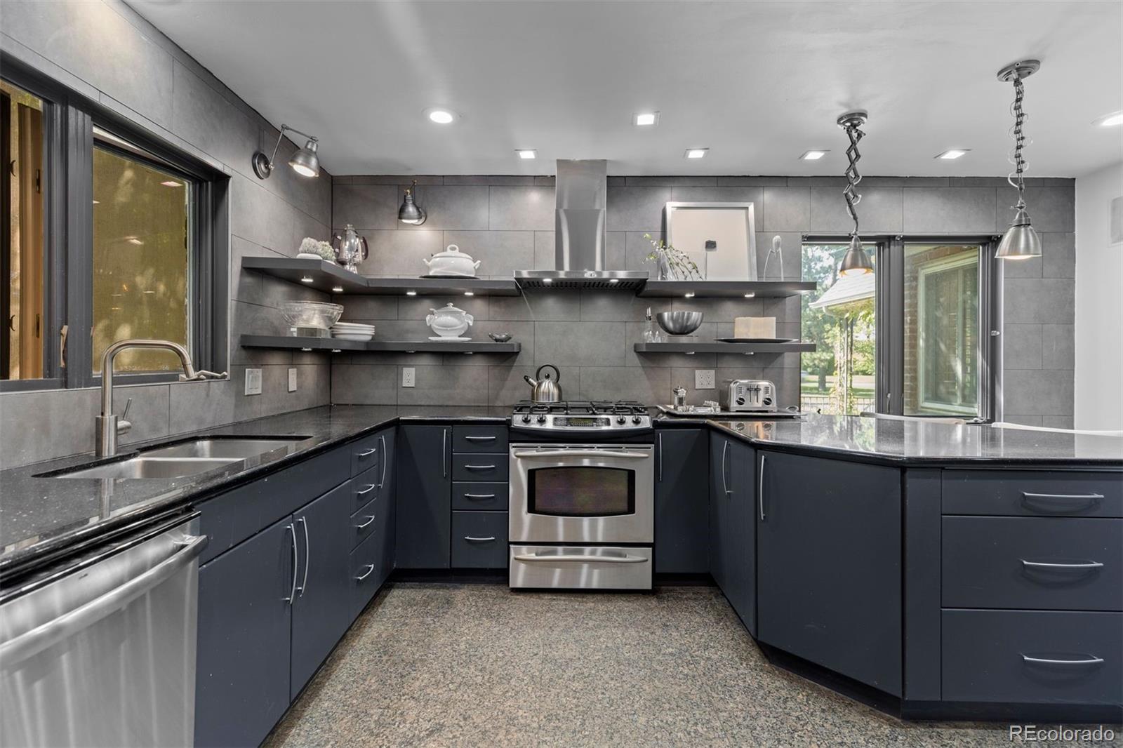 2510 N Monaco St Pkwy