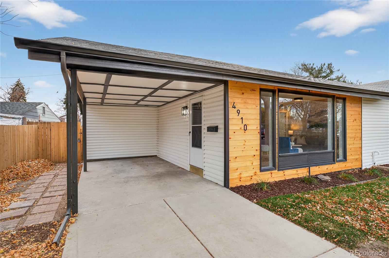 4910 E Missouri Avenue