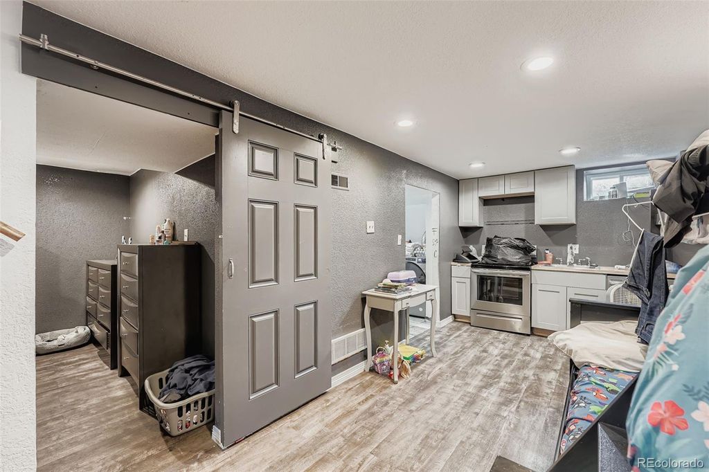 Photo of 2140 Oneida Street, Denver, CO 80207 (MLS # 3866735)