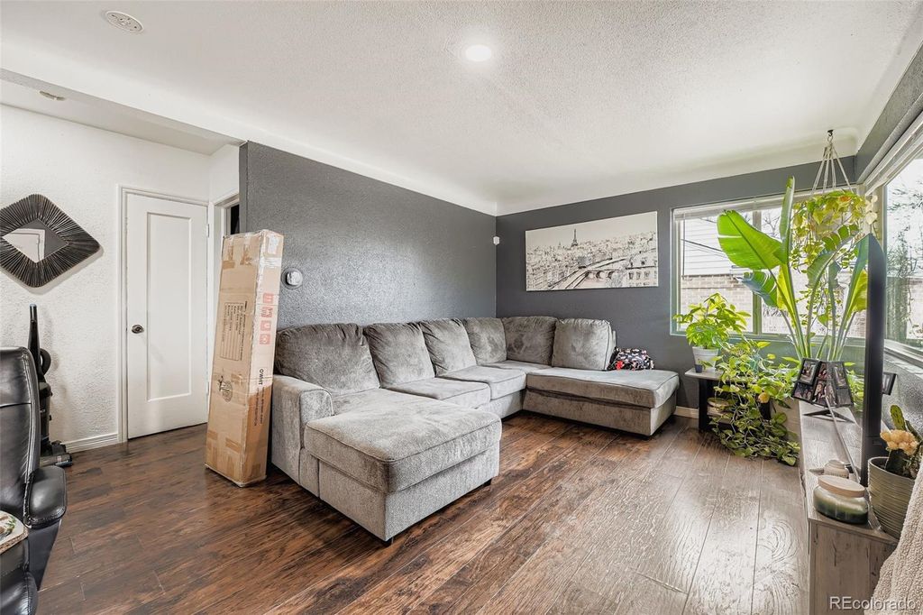 Photo of 2140 Oneida Street, Denver, CO 80207 (MLS # 3866735)