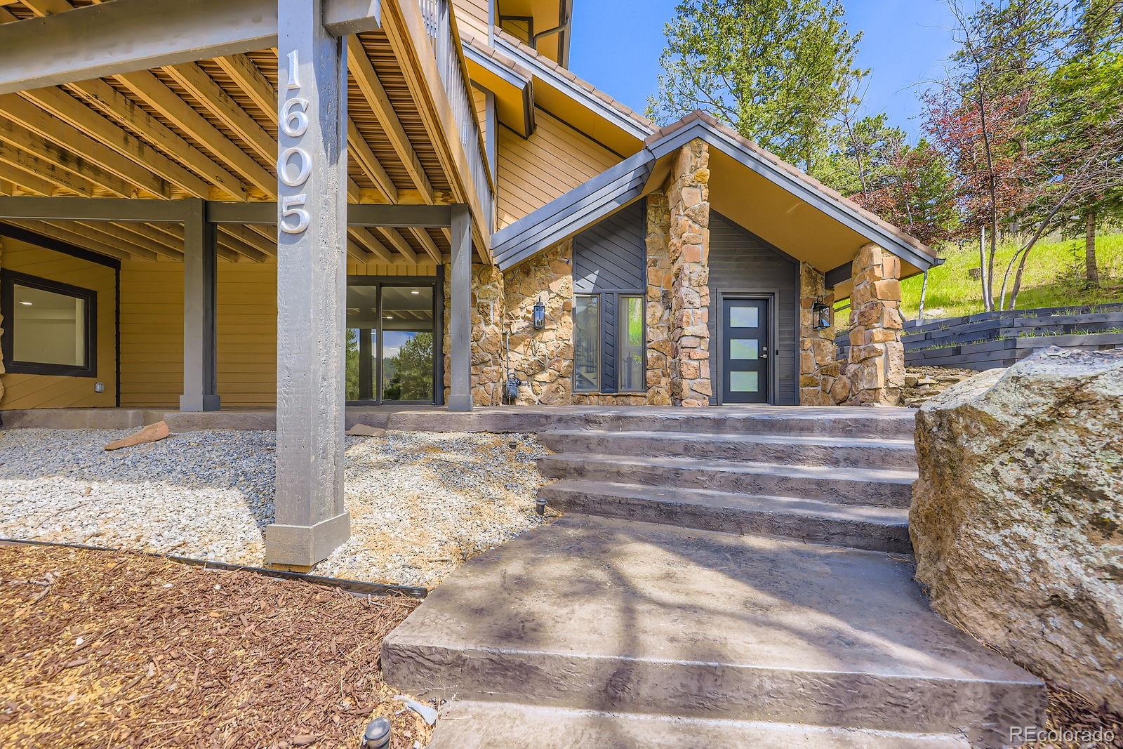 1605 Foothills Drive S