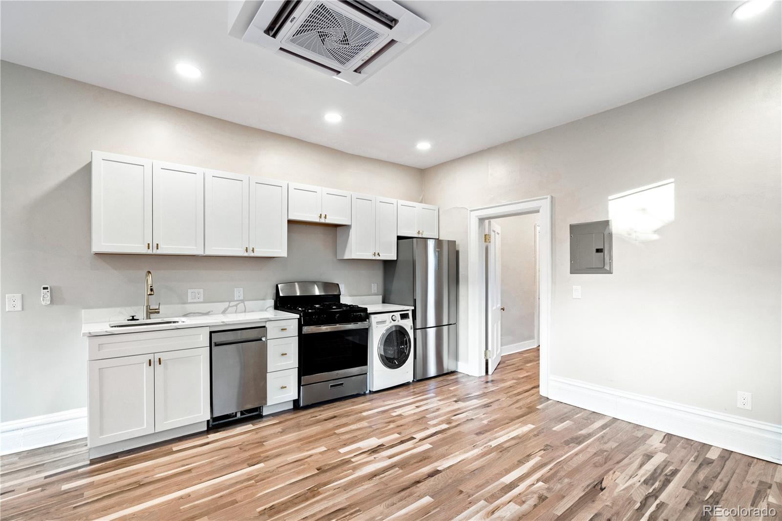 252 N Lincoln Street