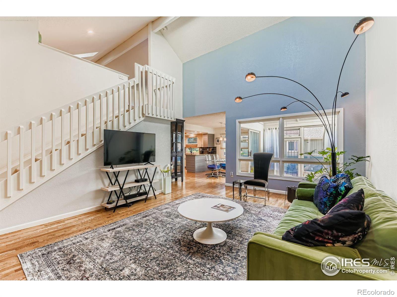 5472 White Place