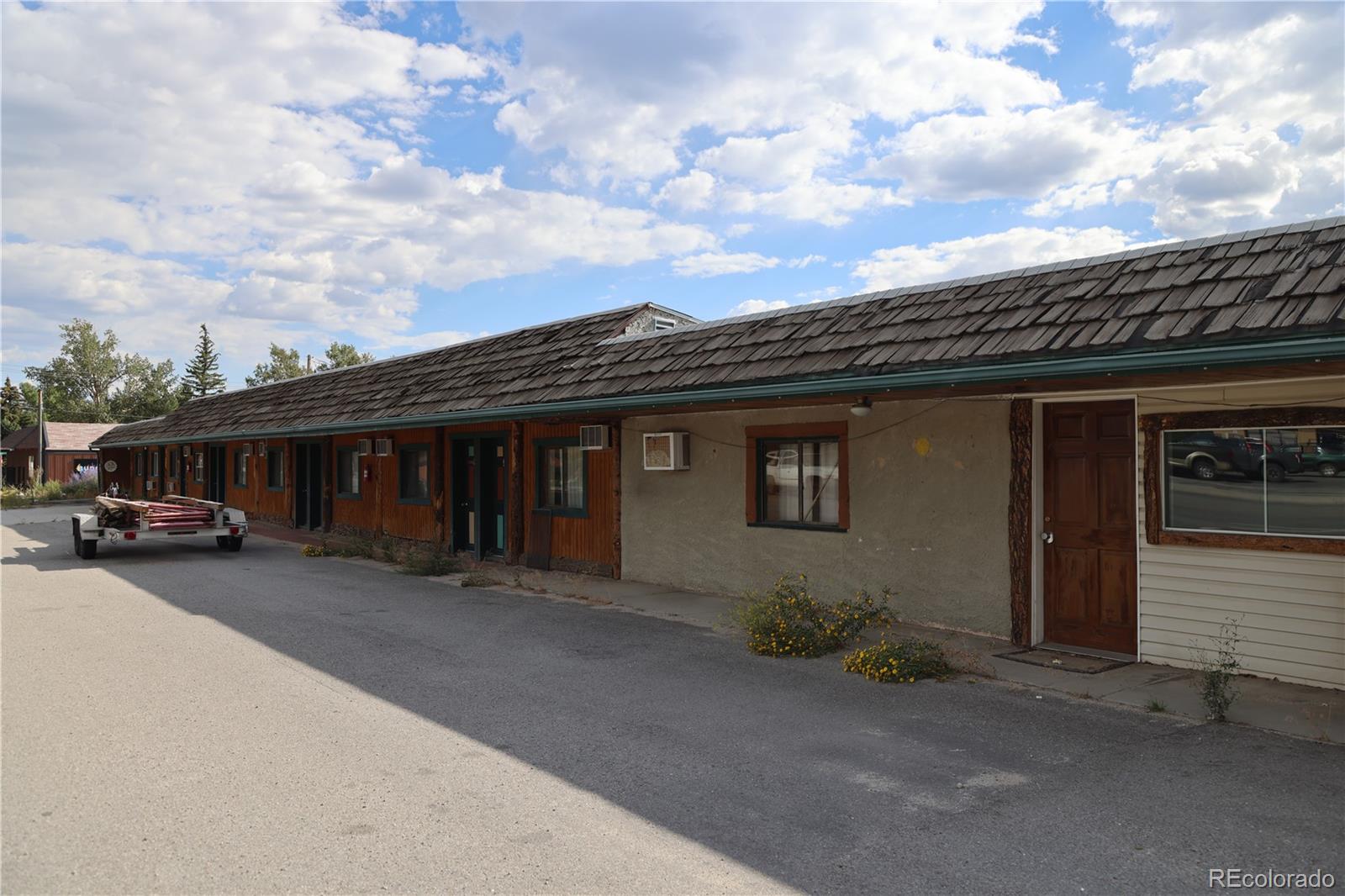 406 N HIGHWAY 24