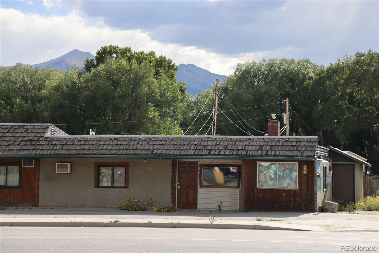 406 N HIGHWAY 24