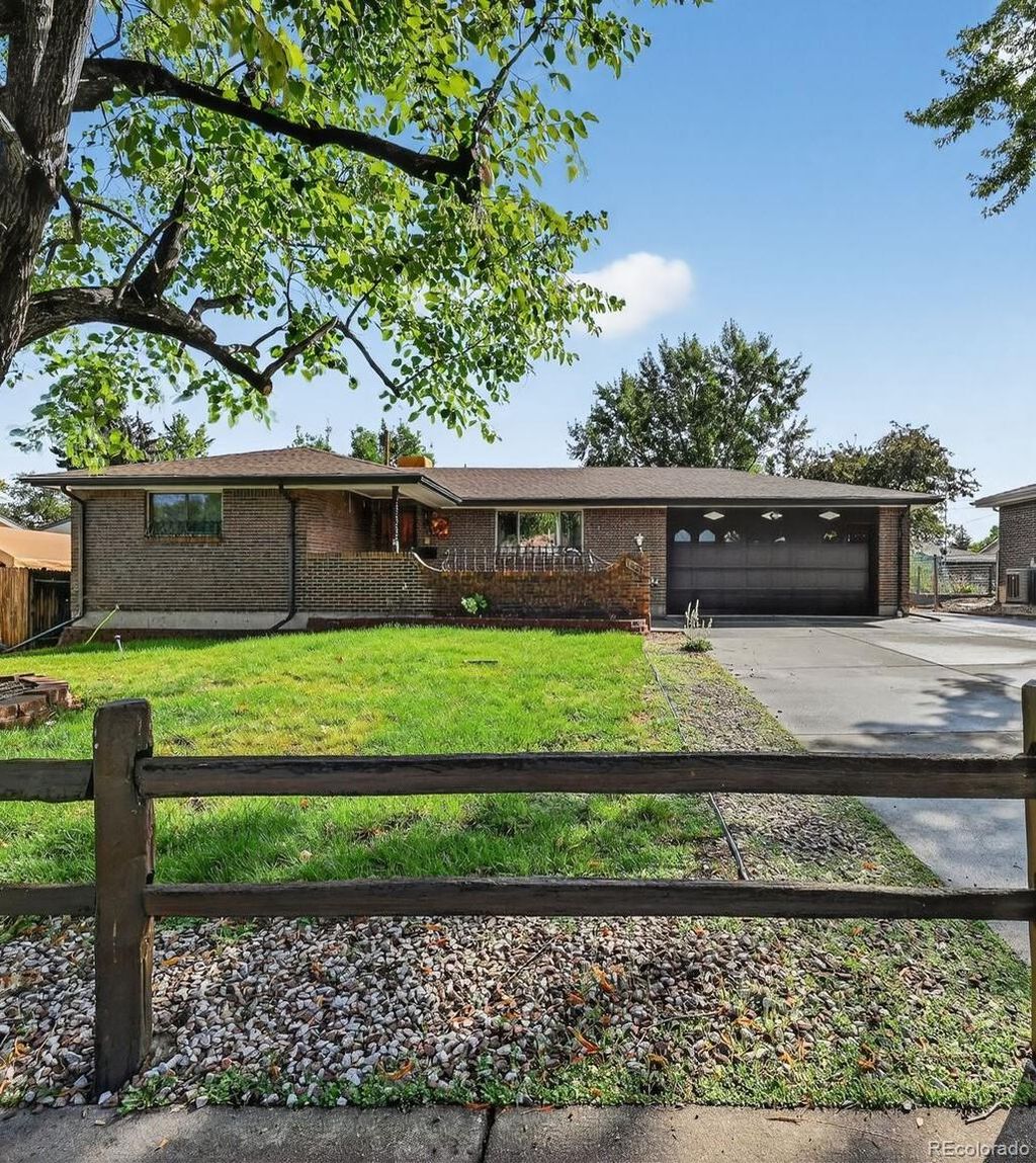 Photo of 1628 S Brentwood Street, Lakewood, CO 80232 (MLS # 1746172)