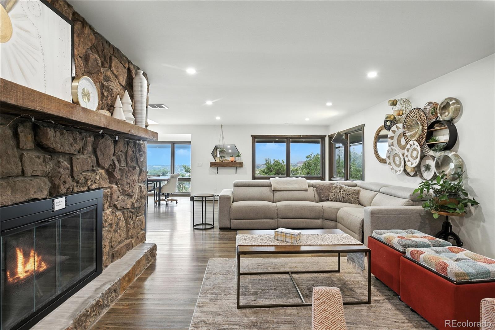 1420 Point Of The Pines Drive