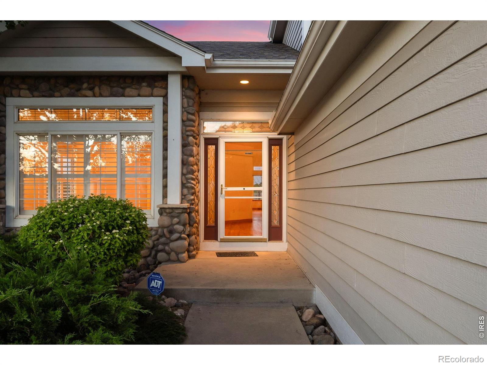 535 Lakeside Place
