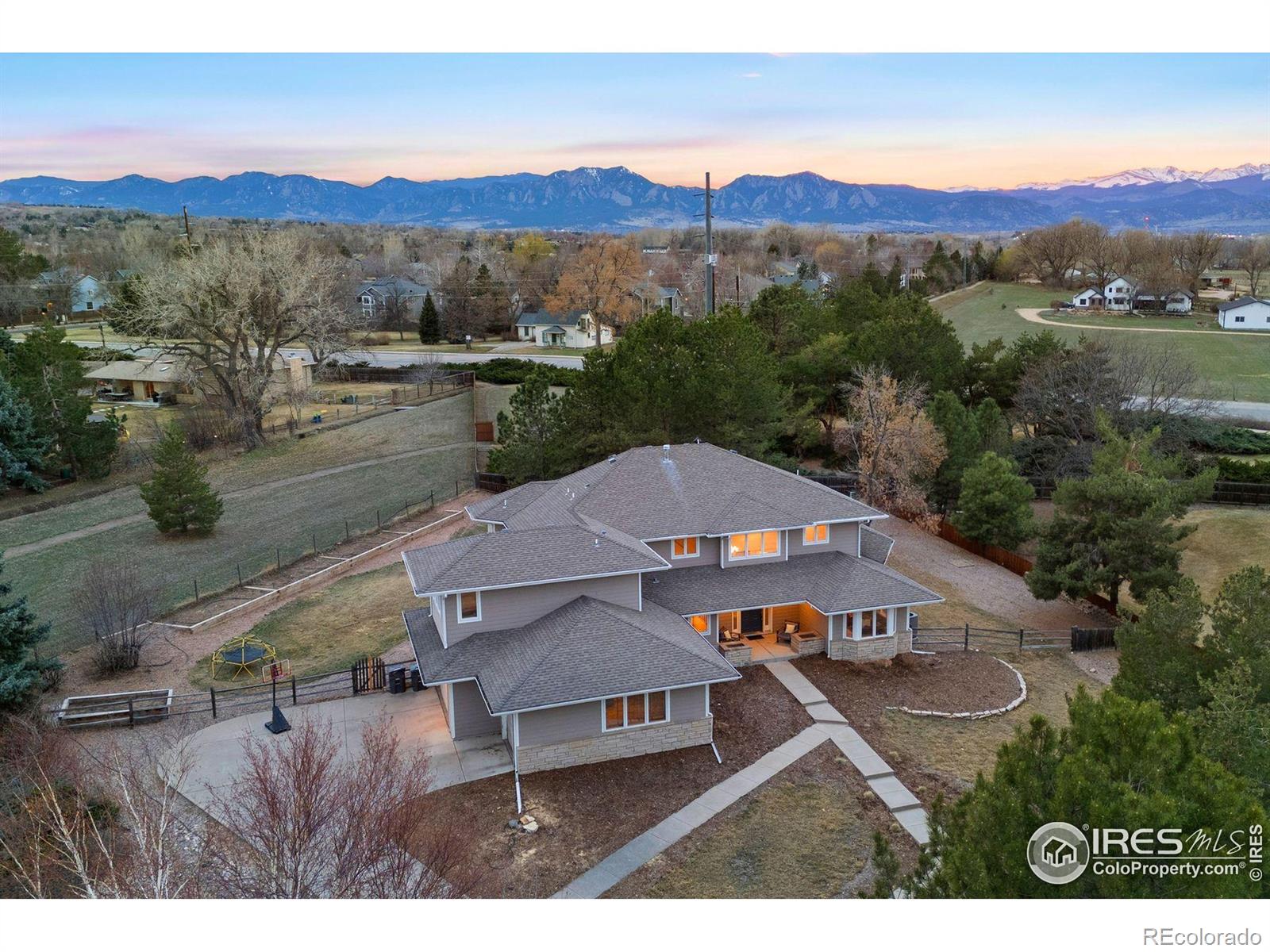 2527 Columbine Circle