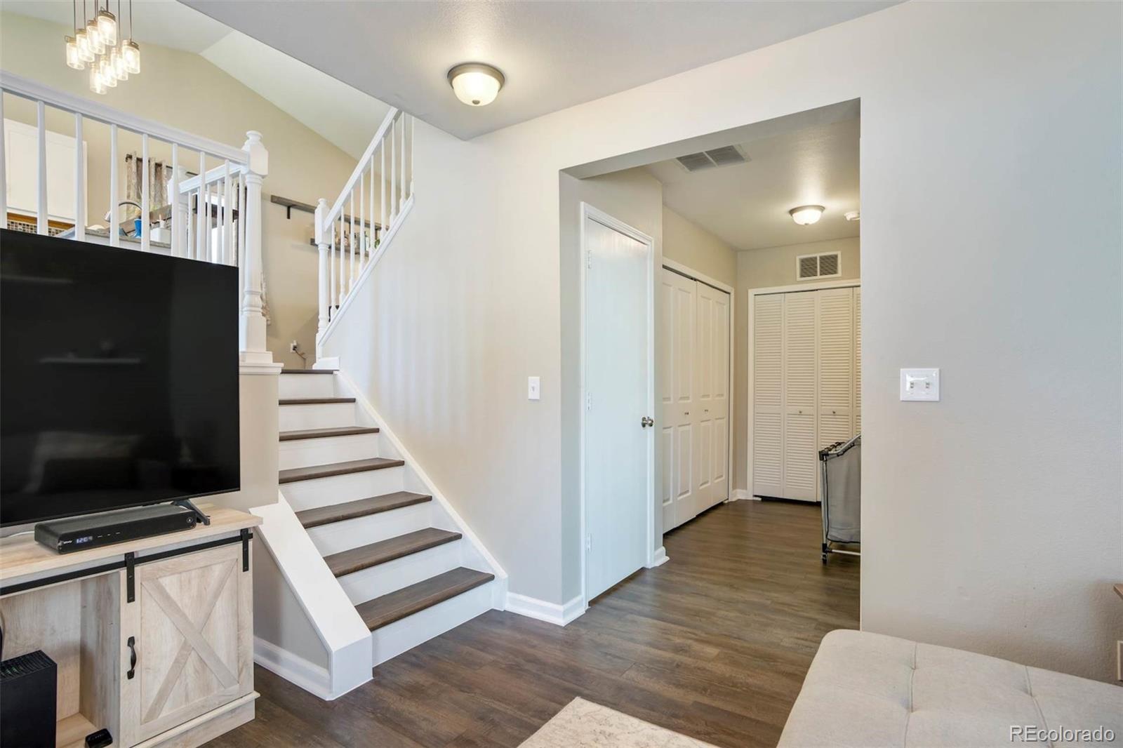 6287 Gossamer Street
