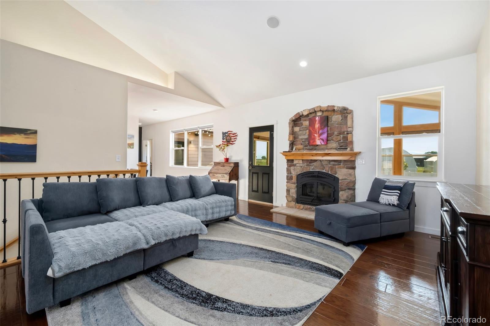 859 Schrage Way