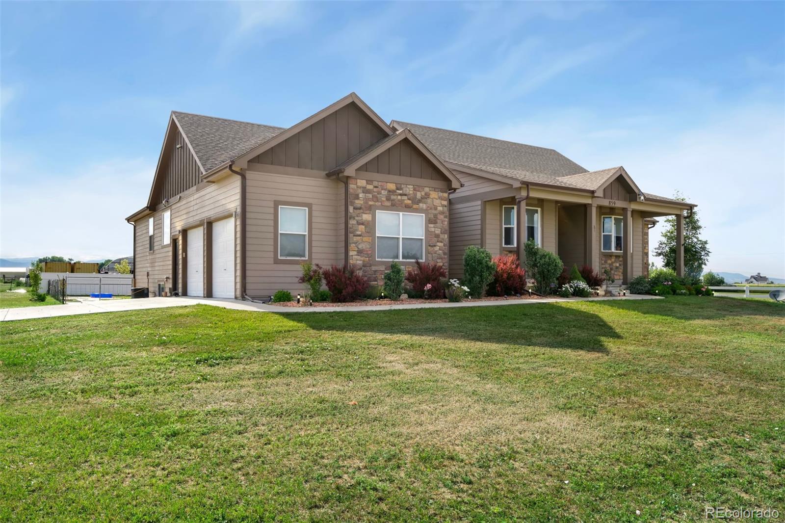 859 Schrage Way