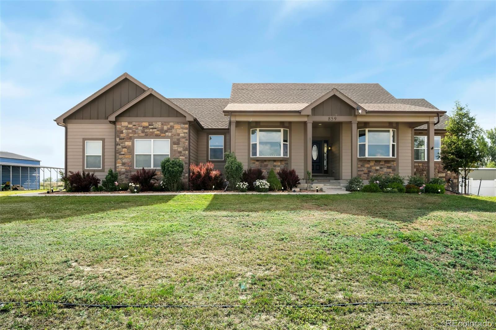 859 Schrage Way