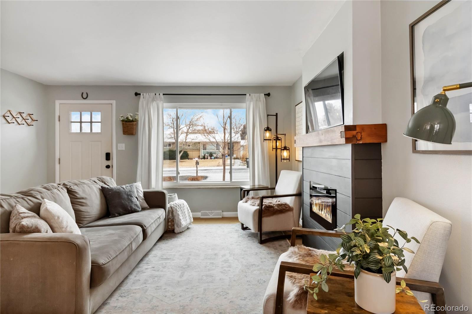 6983 S Albion Street