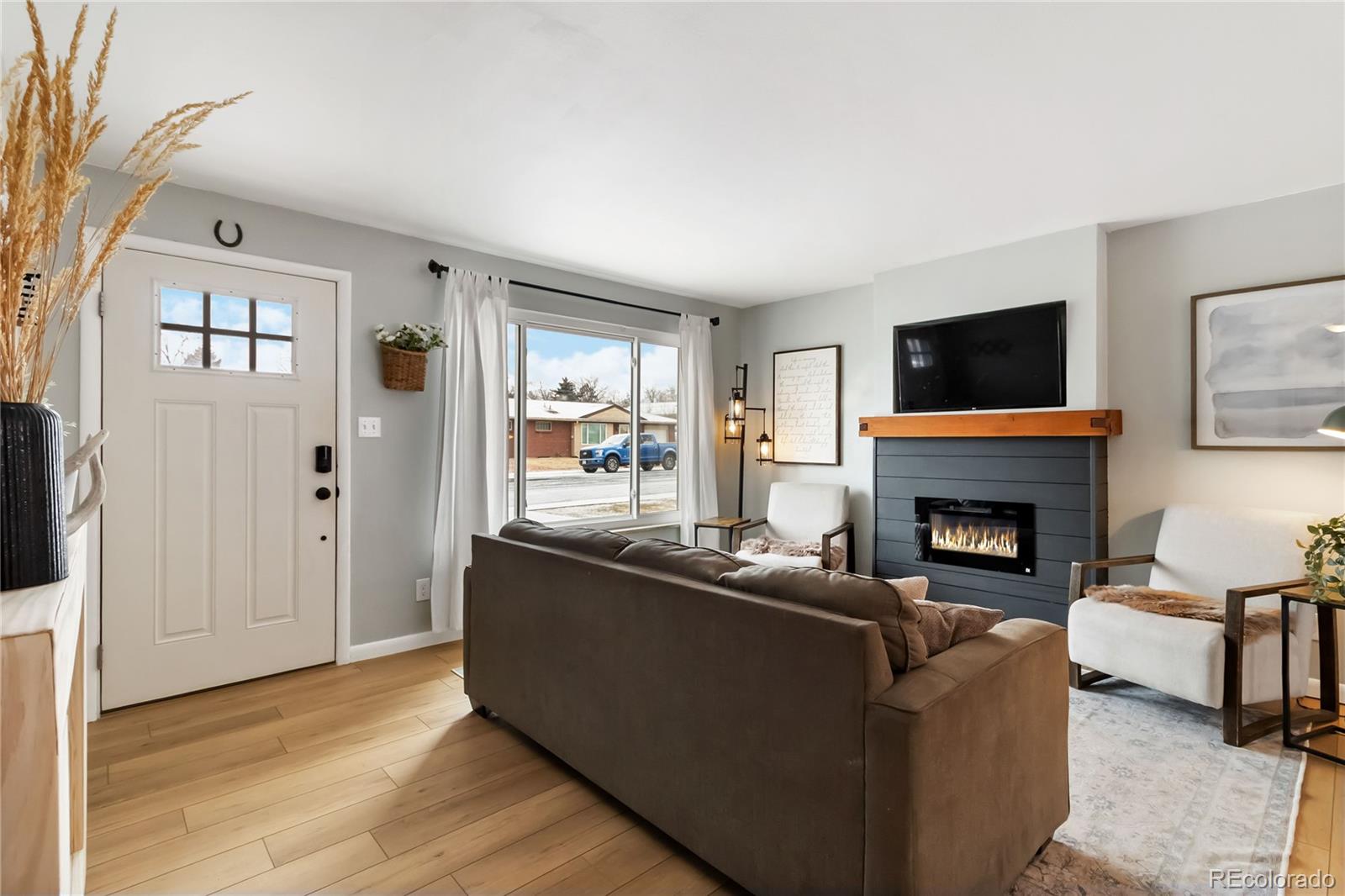 6983 S Albion Street