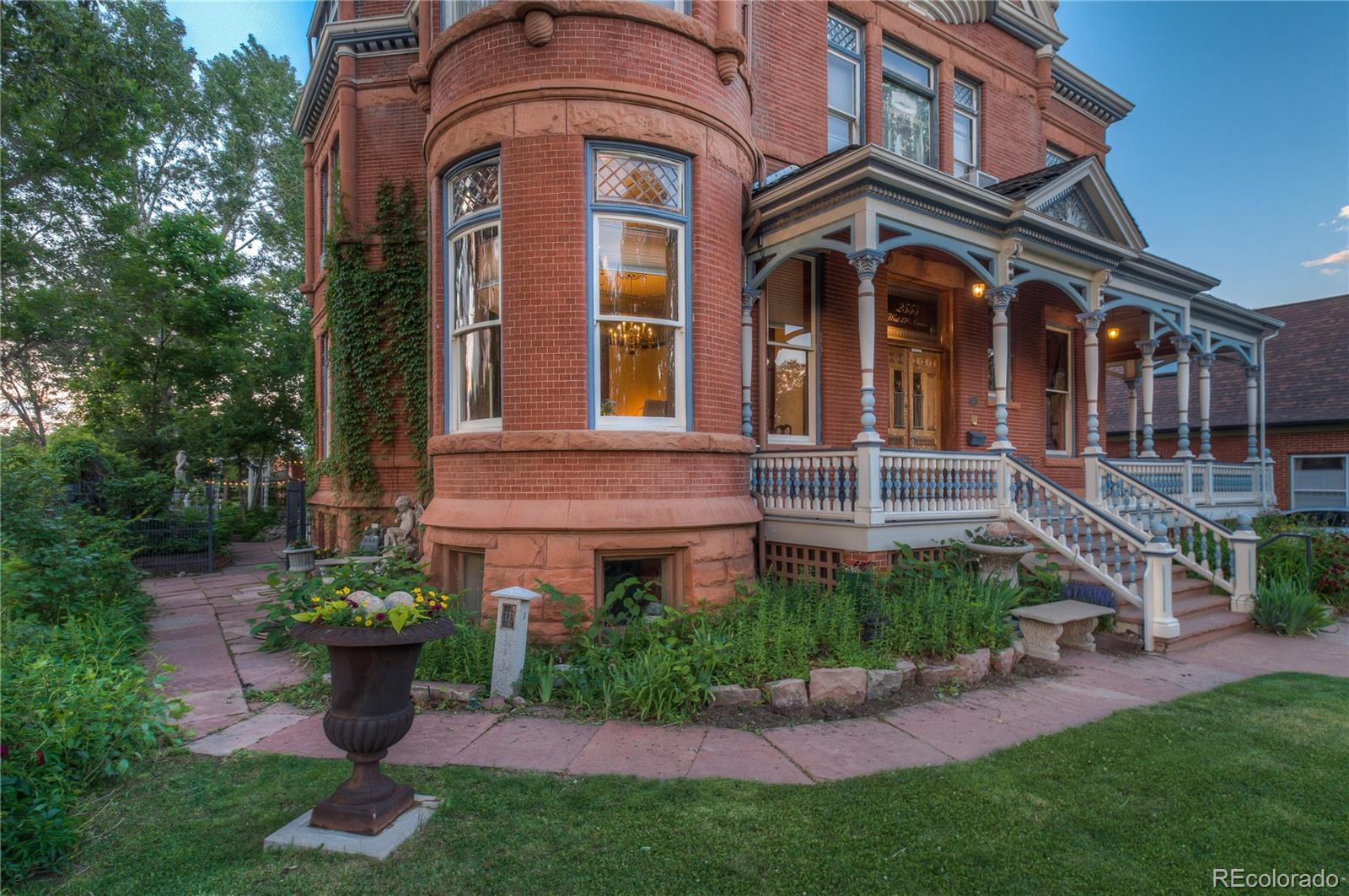 2555 W 37th Avenue
