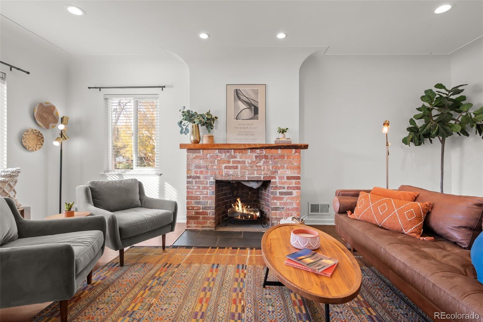 2842 N Glencoe Street