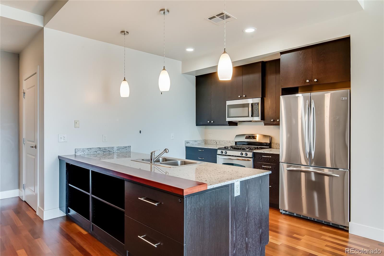 2001 Lincoln Street 1024