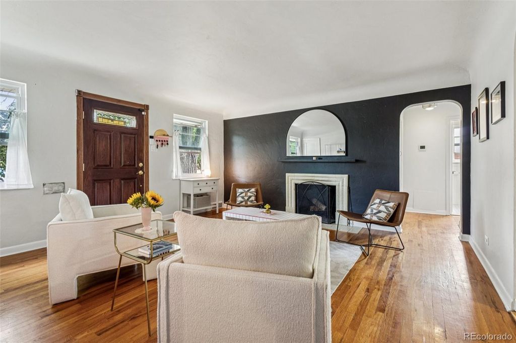 Photo of 2635 Niagara Street, Denver, CO 80207 (MLS # 4052458)